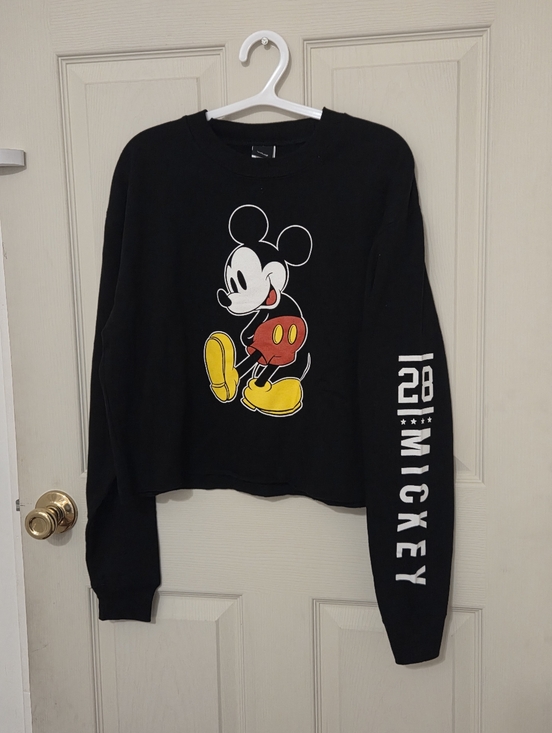 Sweaters - Women's Black Cropped Graphic Sleeve Pullover